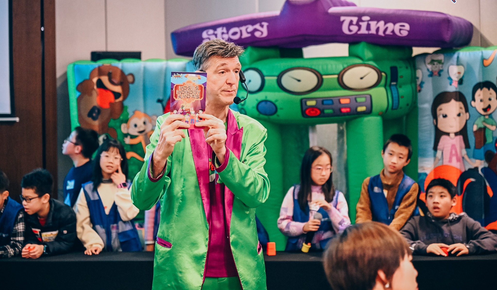 Master Plaster leading an interactive school story session with students