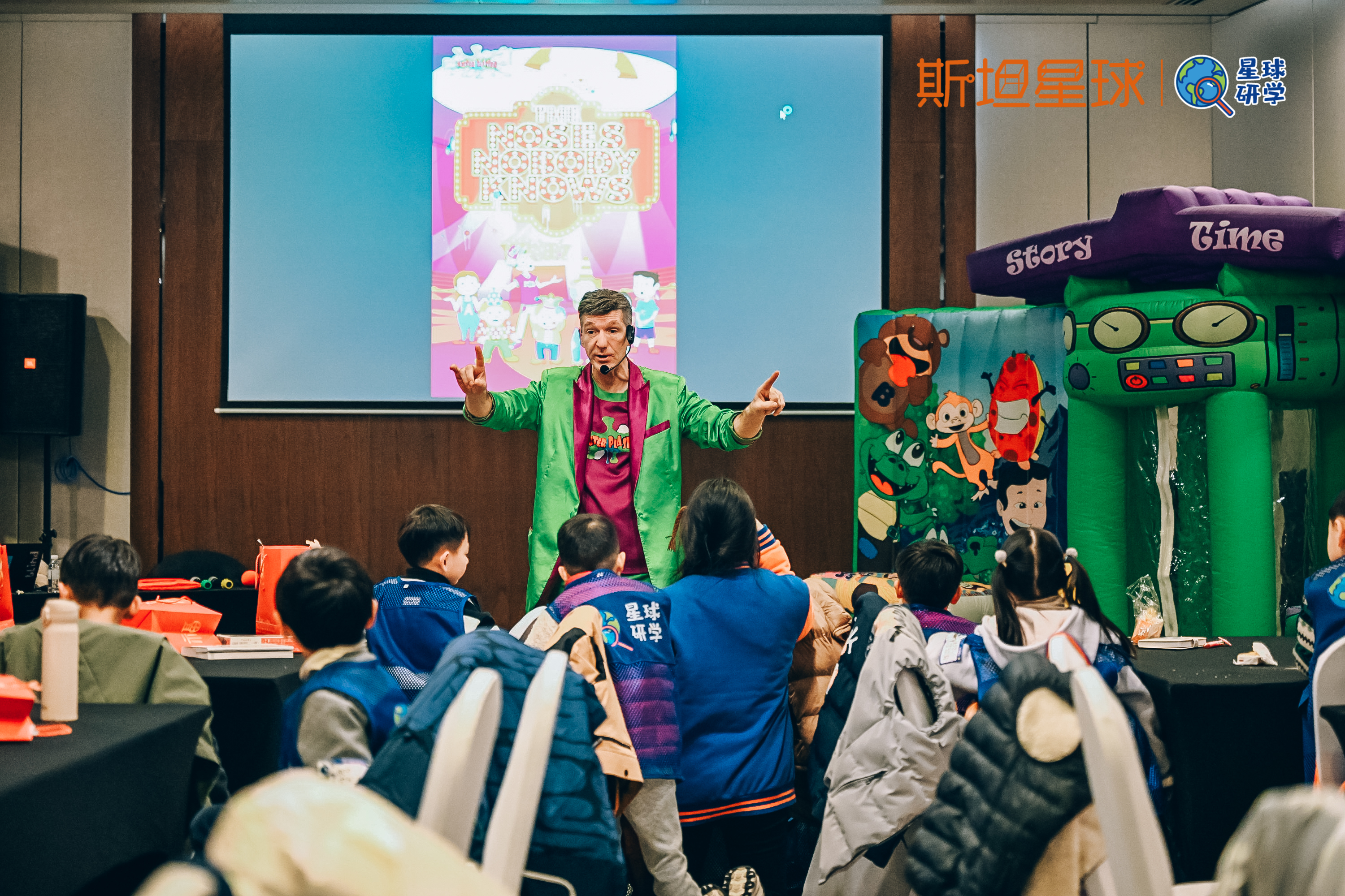 Master Plaster leading a live, interactive school visit